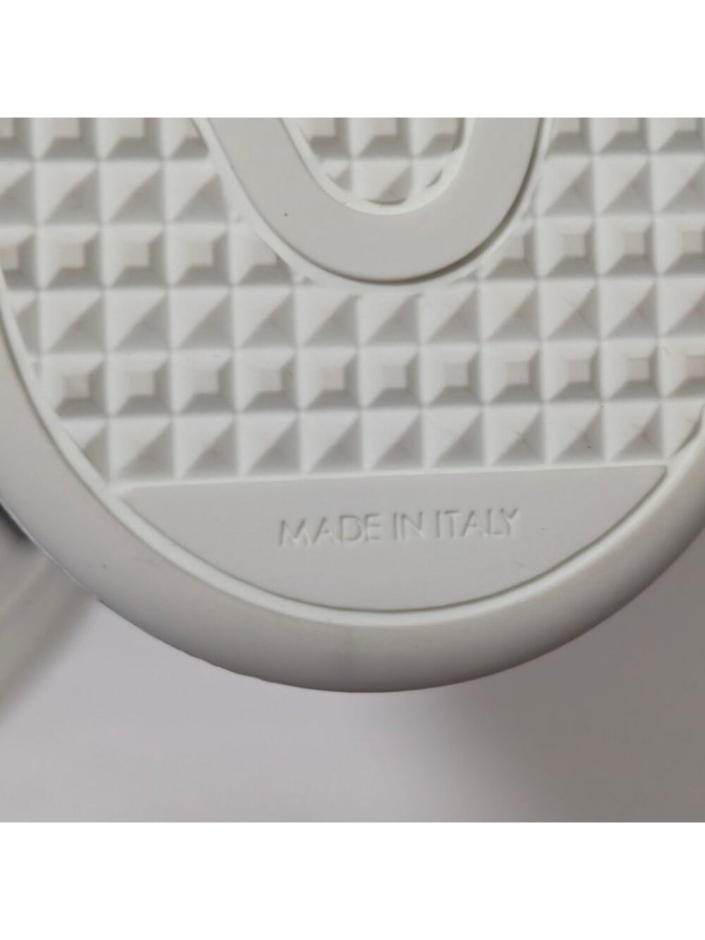 Louis Vuitton Front Row Sneaker - Picture 9 of 10